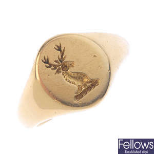 A mid 20th century gentleman's 18ct gold signet ring.