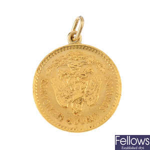 A Mexican gold coin pendant.