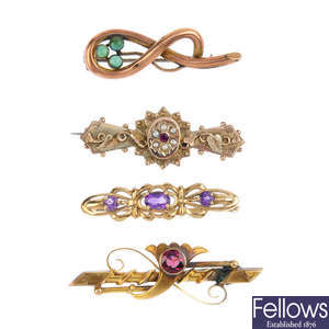 Five mostly early 20th century gem-set brooches.