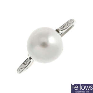 A cultured pearl ring. 