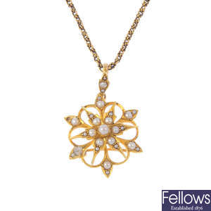 An early 20th century 15ct gold split pearl pendant.