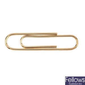 A 9ct gold paper clip money clip.