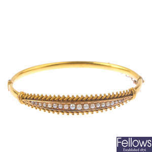 A late Victorian 15ct gold split pearl hinged bangle.