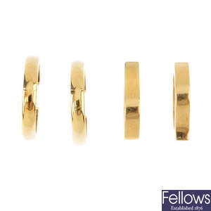 Two pairs of 18ct gold earrings.