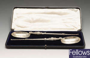 A cased pair of Edwardian silver anointing spoons.