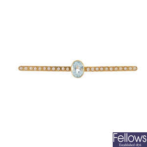 An early 20th  gold aquamarine and split pearl bar brooch.