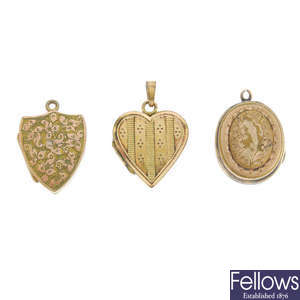 A selection of mainly rolled gold lockets.