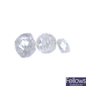 Three circular-shape diamonds, total weight 0.85ct.