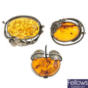 A selection of modified amber jewellery in silver and white metal mounts.