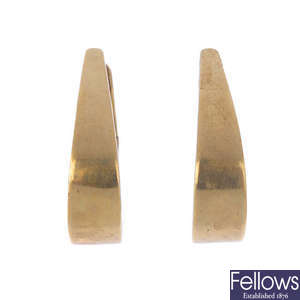 Two pairs of 9ct gold earrings.