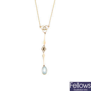 An early 20th century 9ct gold aquamarine and split pearl necklace.