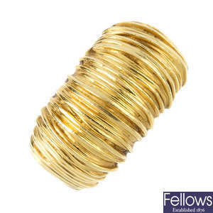 An 18ct gold dress ring.