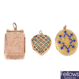 Two 9ct back and front lockets and a 9ct gold locket.