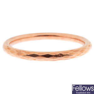An early 20th century 9ct gold bangle.