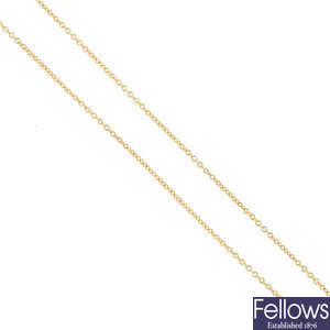 TIFFANY & CO. - an 18ct gold necklace.
