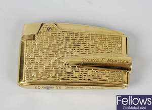 A 9ct gold Ronson Varaflame Adonis lighter.