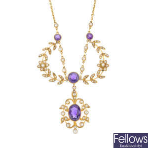 An Edwardian 15ct gold amethyst and split pearl necklace.