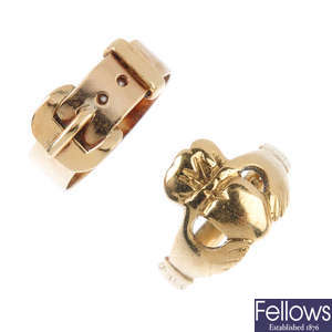 A pair of late Victorian 9ct gold cufflinks and two rings.