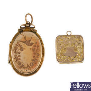 Two 9ct front and back lockets. 
