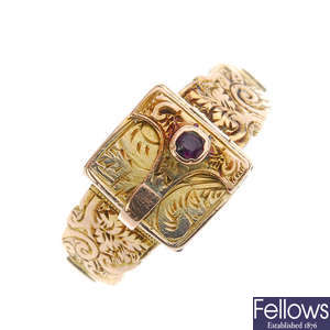A late Victorian 9ct gold hinged memorial ring.