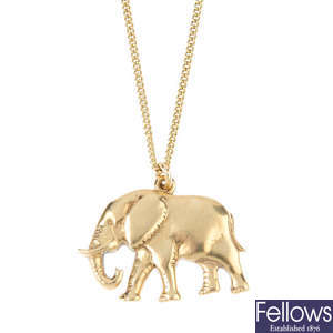 A 9ct gold elephant pendant, with chain. 