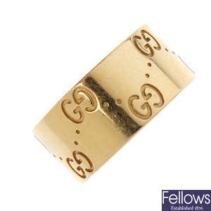 GUCCI – an 18ct gold ‘Icon’ band ring.