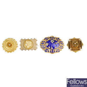 Four late Victorian brooches.