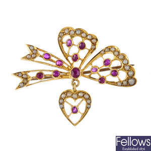 An Edwardian 9ct gold paste and diamond hinged bangle and an early 20th century 15ct gold ruby and split pearl brooch.