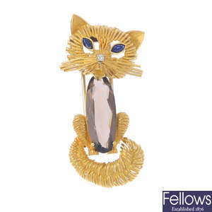 A 1970s 18ct gold gem-set cat clip.