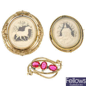 Four late 19th to early 20th century brooches and one further brooch.