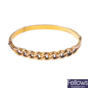 A late Victorian 15ct gold hinged bangle.