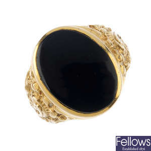 A gentleman's 9ct gold onyx signet ring.