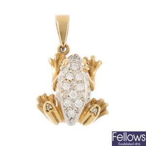 A 9ct gold cubic zirconia frog pendant.