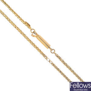 A late Victorian 15ct gold chain.
