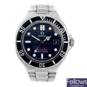 OMEGA - a gentleman's stainless steel Seamaster Professional 200M bracelet watch.