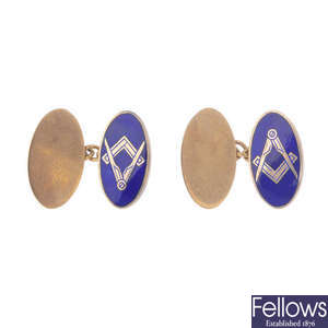 A 9ct gold enamel Masonic swivel ring and pair of cufflinks.
