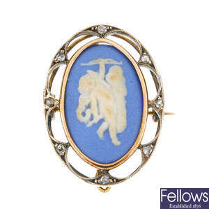 A Wedgwood diamond brooch and a memorial ring, AF. 