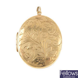 A 9ct gold pendant.