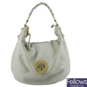 MULBERRY - a light grey Daria hobo handbag.