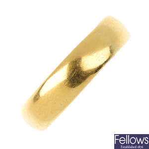 A gentleman's 1960s 18ct gold band ring.