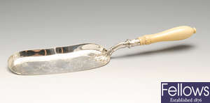 An Edwardian silver and ivory handled crump scoop.