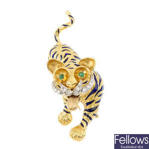 KUTCHINSKY - an 18ct gold, diamond, emerald and enamel tiger brooch.