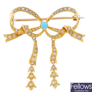 A turquoise and split pearl bow brooch.