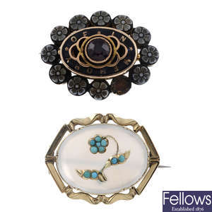 Two late 19th century brooches and a selection of jewellery parts. 