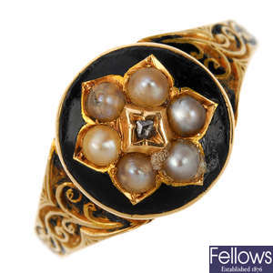 A late Victorian 15ct gold enamel, split pearl and diamond memorial ring.