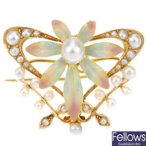 An early 20th century 15ct gold enamel and pearl brooch. 