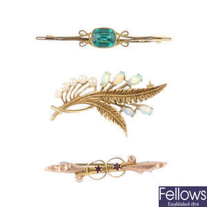 Three early 20th century gem-set brooches and two later gem-set brooches.