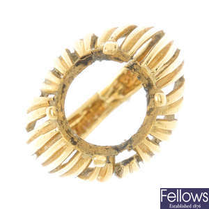 An 18ct gold ring mount.