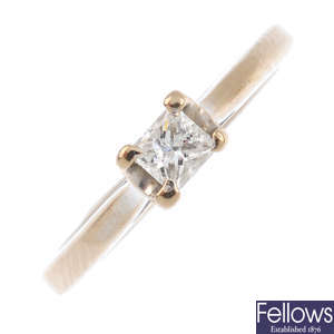 (9000106-1-A) An 18ct gold diamond single-stone ring.