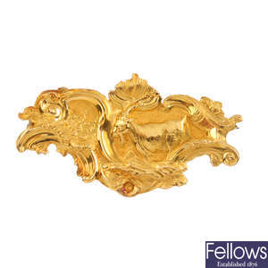 An early 20th century gold brooch.
